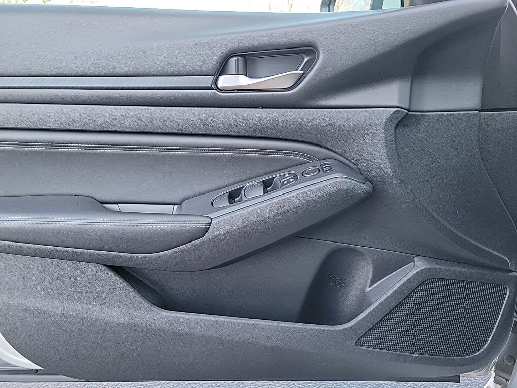 Thumbnail: 2020 Nissan Altima - 23