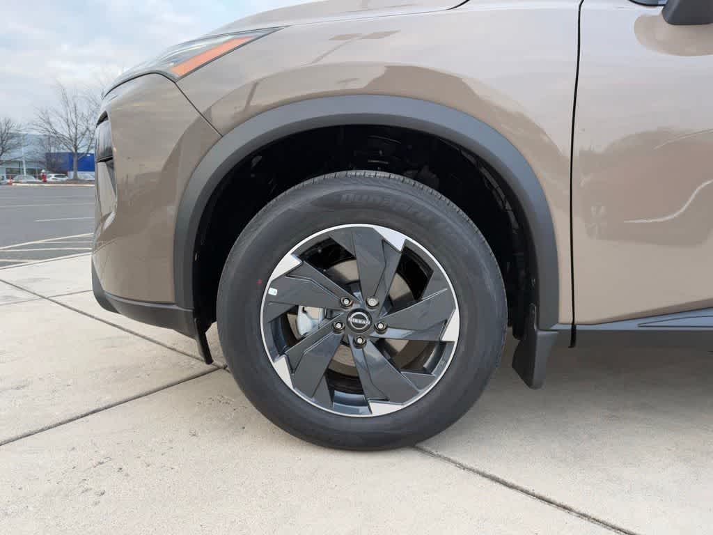 2025 Nissan Rogue SV 8