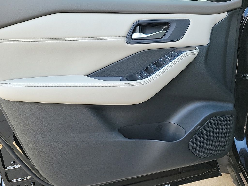 Thumbnail: 2023 Nissan Rogue - 29