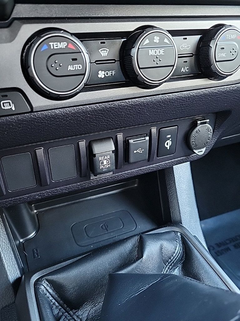 Thumbnail: 2021 Toyota Tacoma - 25