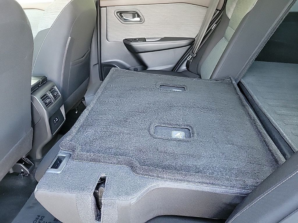 Thumbnail: 2023 Nissan Rogue - 17