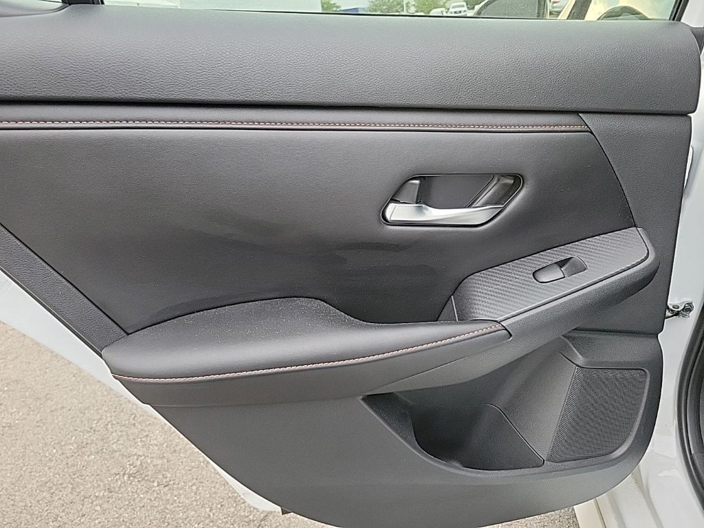 2023 Nissan Sentra SR 17