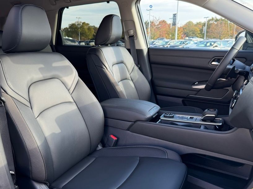 Thumbnail: 2025 Nissan Pathfinder - 31