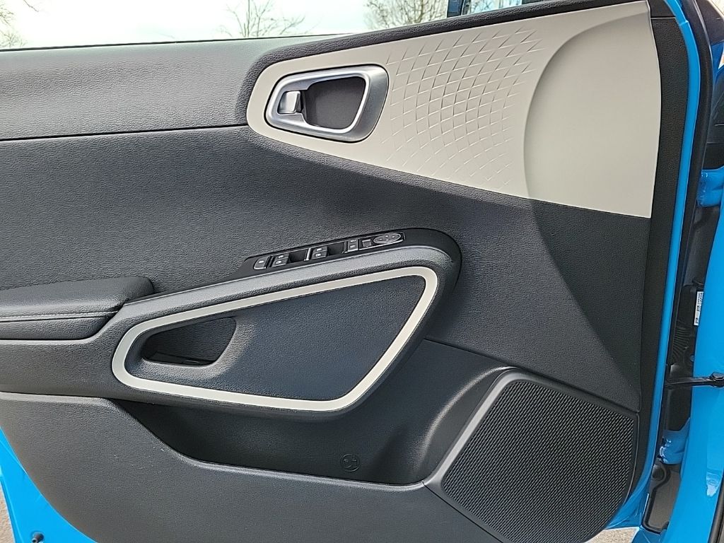 Thumbnail: 2023 Kia Soul - 32