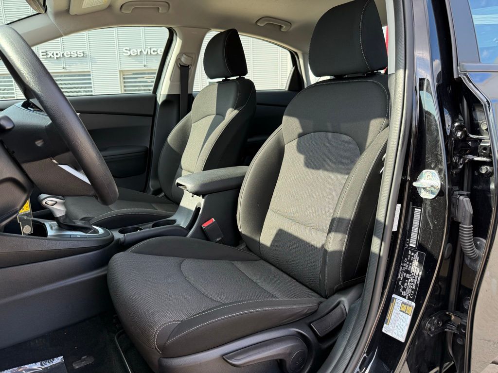Thumbnail: 2022 Kia Forte - 12