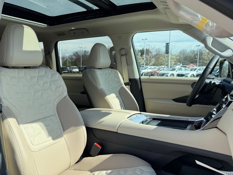 2025 Nissan Armada Platinum Edition 32