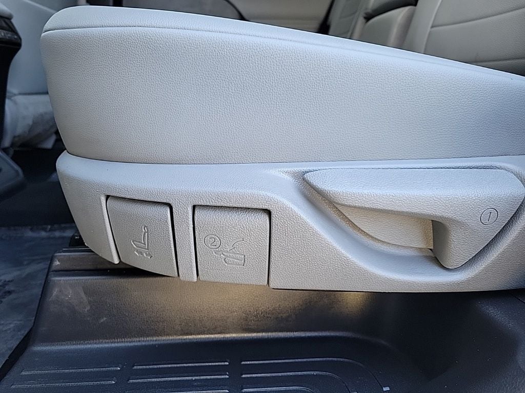 Thumbnail: 2022 Toyota Highlander - 13