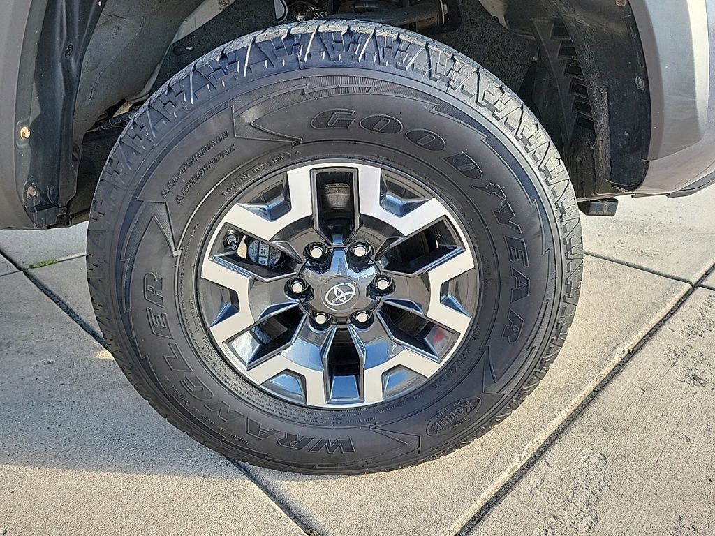 Thumbnail: 2021 Toyota Tacoma - 9