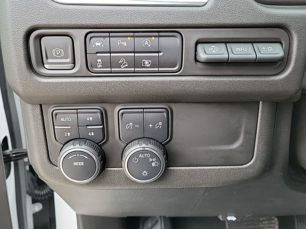 Thumbnail: 2023 Chevrolet Tahoe - 42