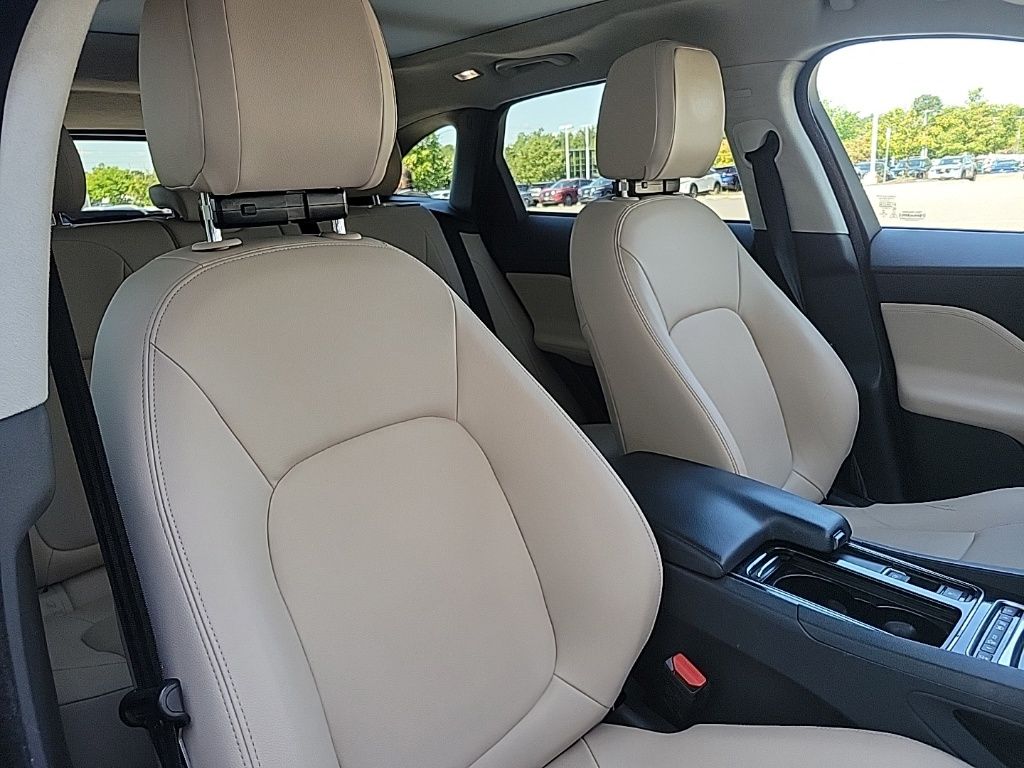 Thumbnail: 2019 Jaguar F-Pace - 11