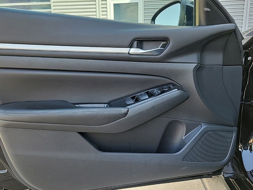 Thumbnail: 2023 Nissan Altima - 18