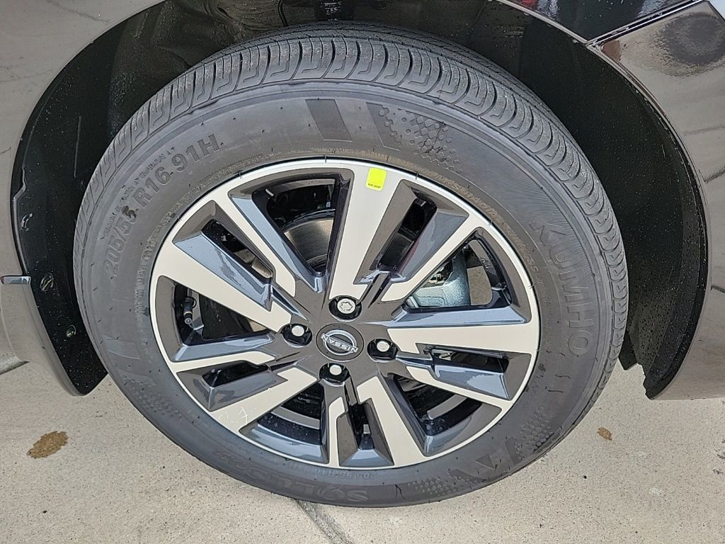 Thumbnail: 2025 Nissan Versa - 9