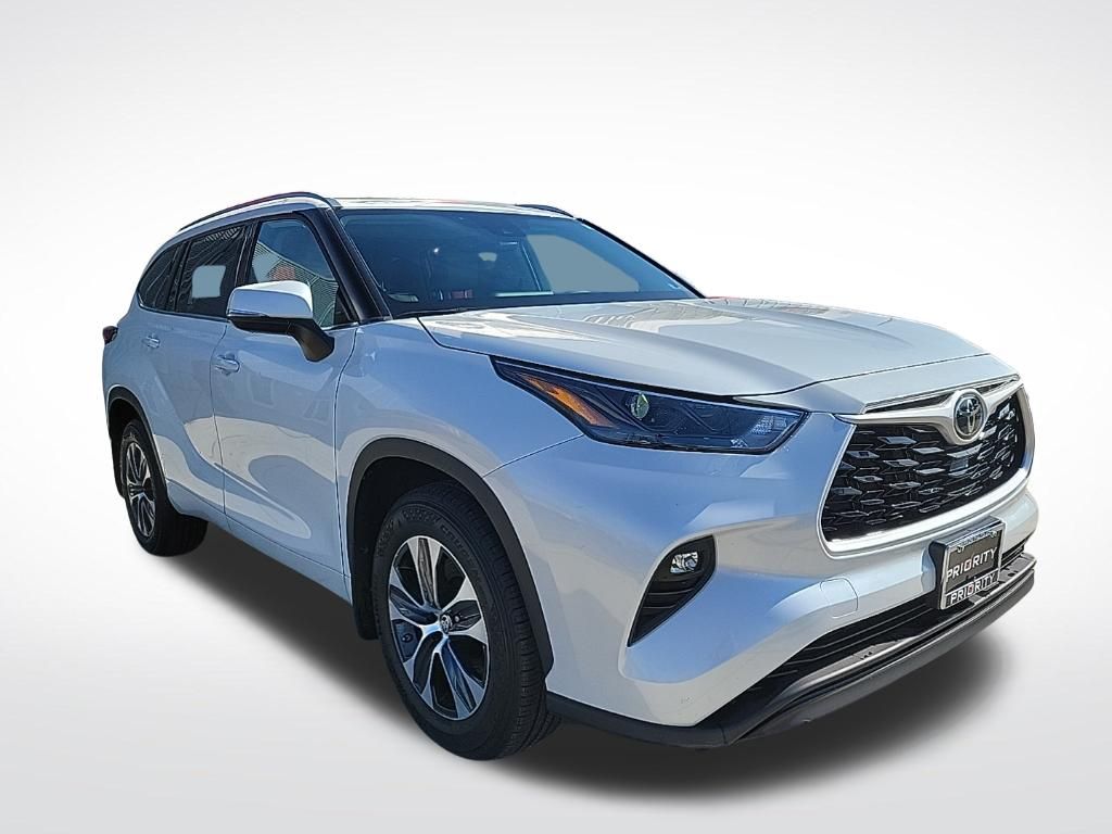 Thumbnail: 2022 Toyota Highlander - 7