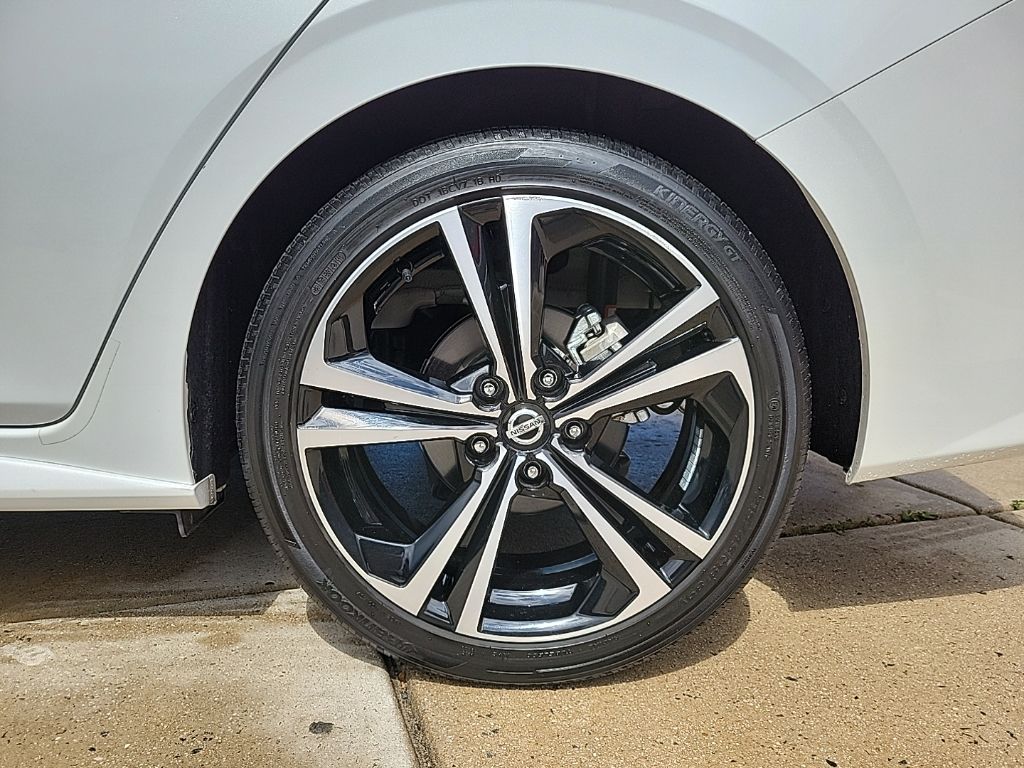 Thumbnail: 2023 Nissan Sentra - 9