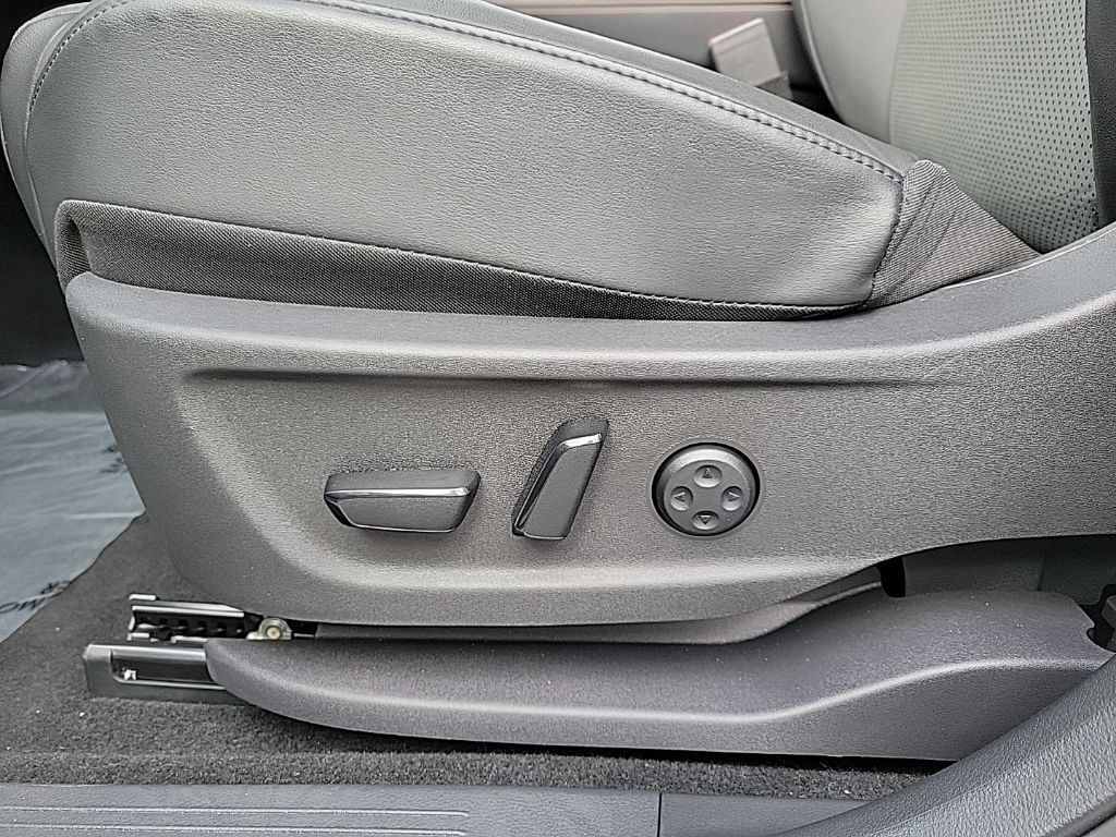 Thumbnail: 2023 Nissan Ariya - 13