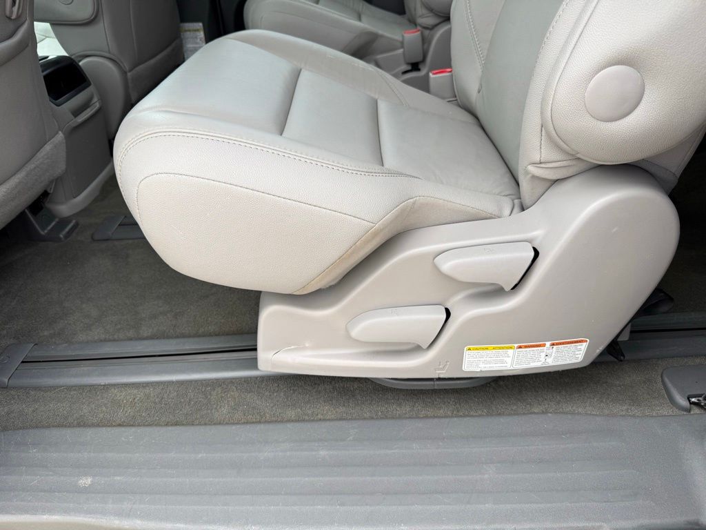 Thumbnail: 2016 Toyota Sienna - 14