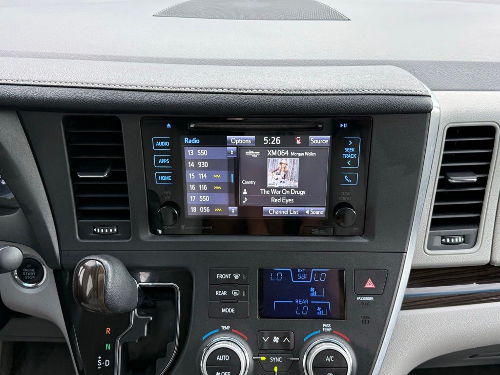 Thumbnail: 2016 Toyota Sienna - 28