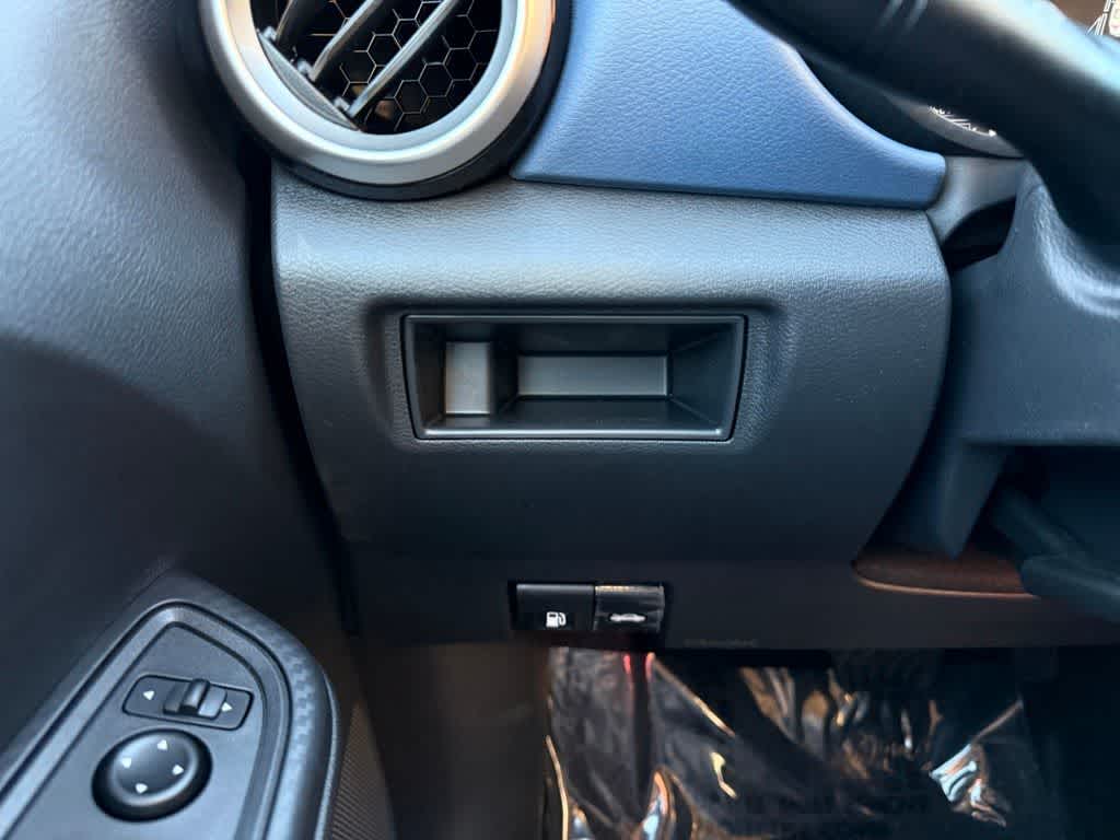 2025 Nissan Versa 1.6 SV 15
