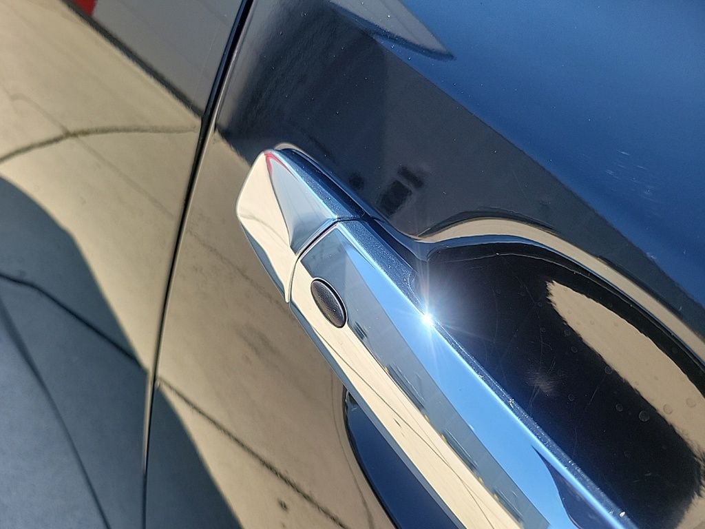 Thumbnail: 2023 Nissan Leaf - 10