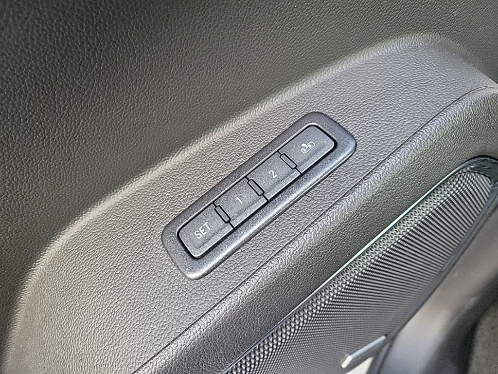 Thumbnail: 2018 Chevrolet Tahoe - 33