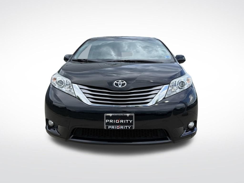 Thumbnail: 2016 Toyota Sienna - 8