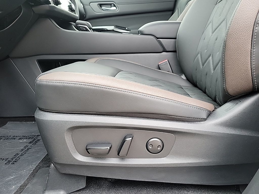 Thumbnail: 2026 Nissan Pathfinder - 12