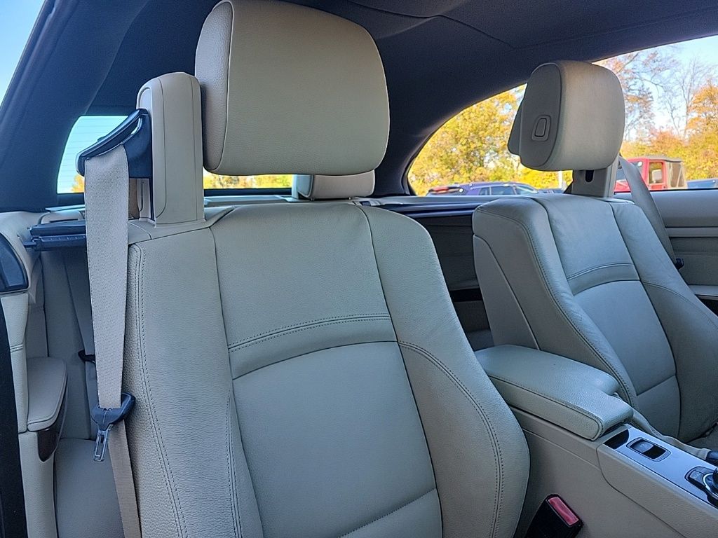 Thumbnail: 2011 BMW 3 Series - 15