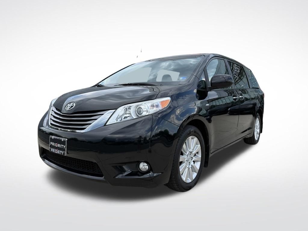 Thumbnail: 2016 Toyota Sienna - 1
