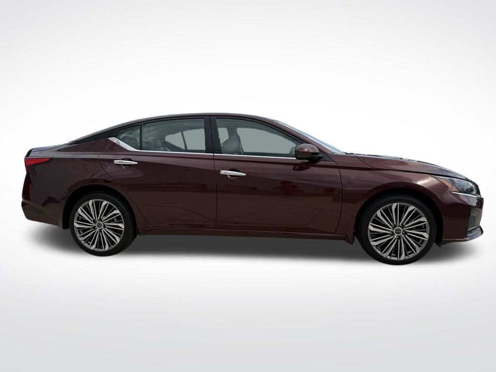 Thumbnail: 2024 Nissan Altima - 7
