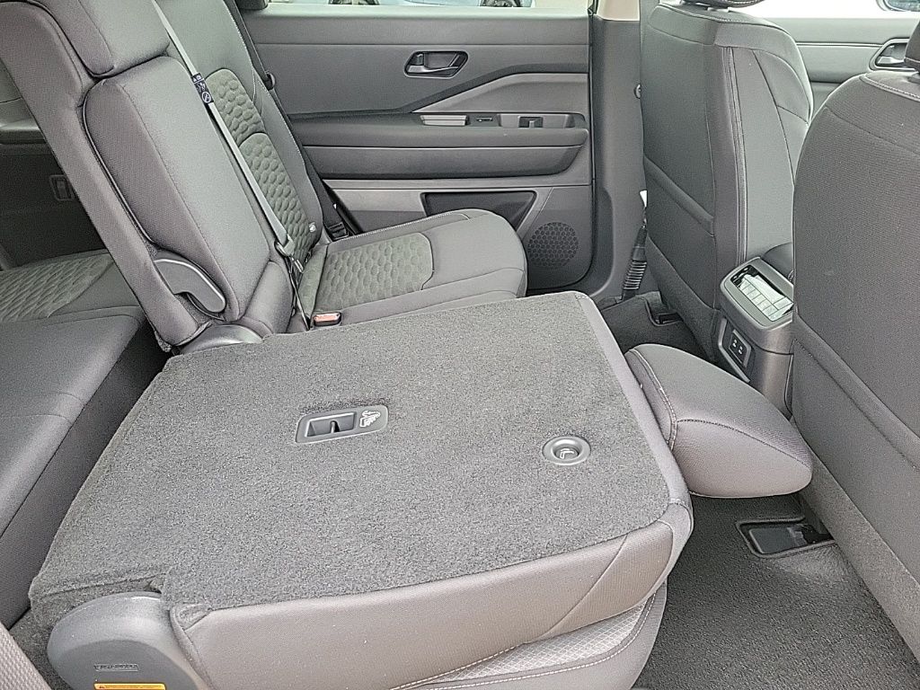 Thumbnail: 2026 Nissan Pathfinder - 17