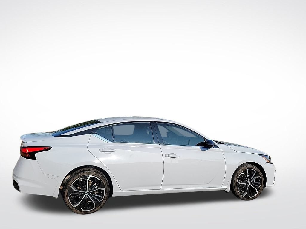 Thumbnail: 2023 Nissan Altima - 6
