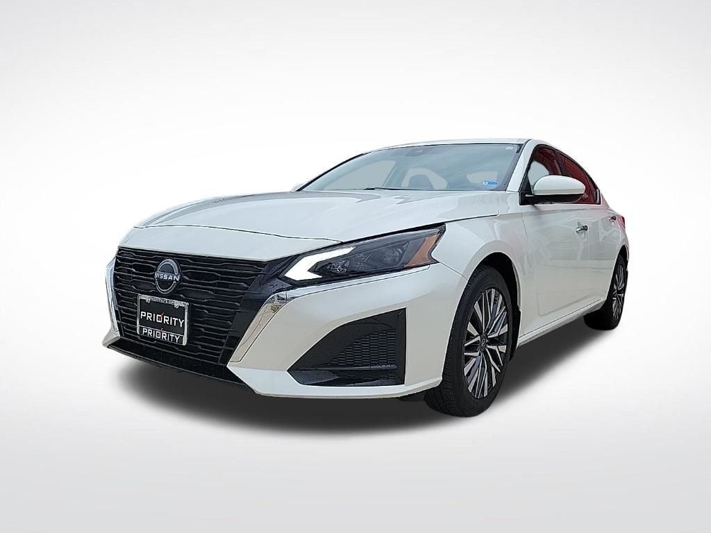 Thumbnail: 2023 Nissan Altima - 1