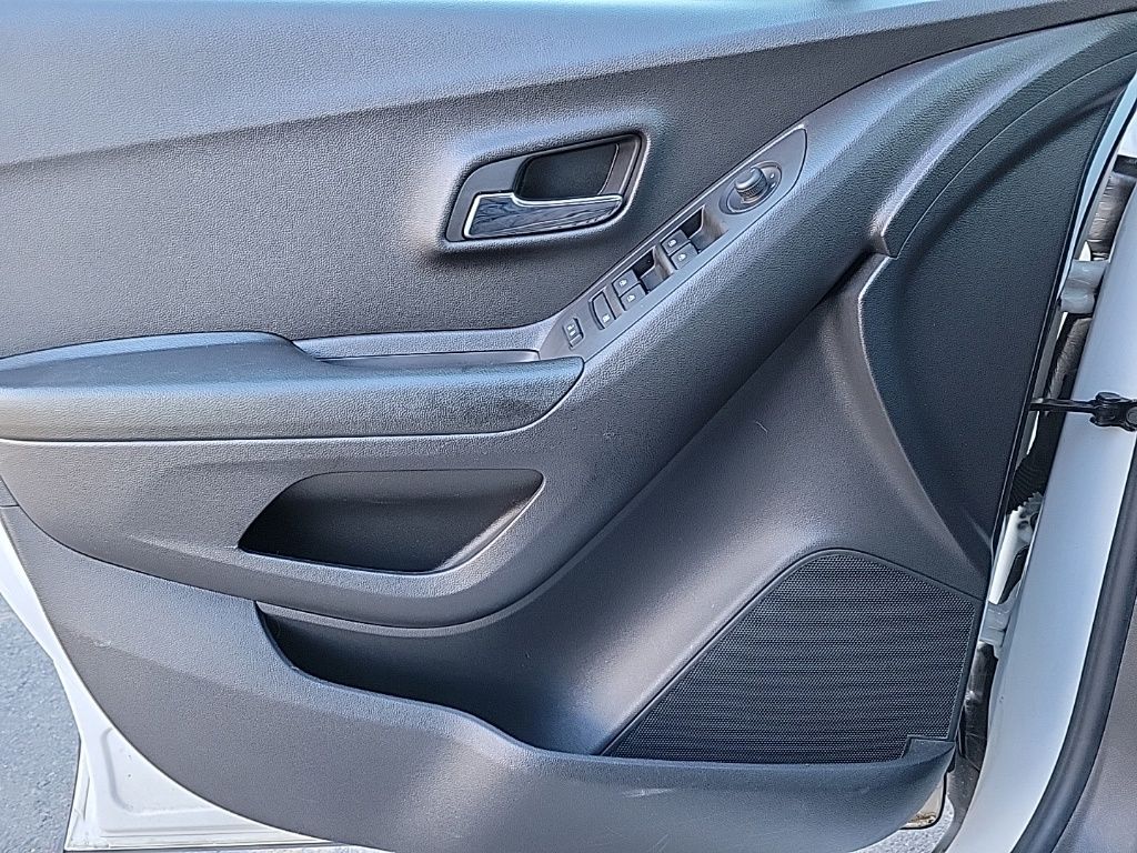 Thumbnail: 2021 Chevrolet Trax - 26