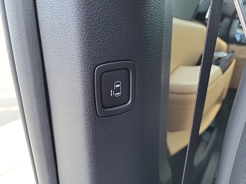 Thumbnail: 2022 Kia Carnival - 22