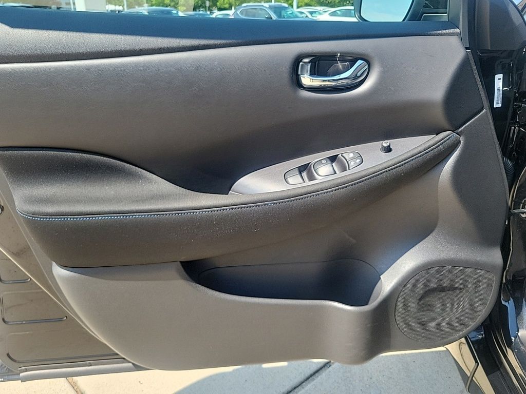 Thumbnail: 2023 Nissan Leaf - 22