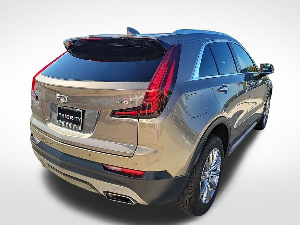 Thumbnail: 2020 Cadillac XT4 - 5