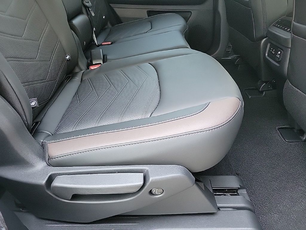 Thumbnail: 2025 Nissan Pathfinder - 17