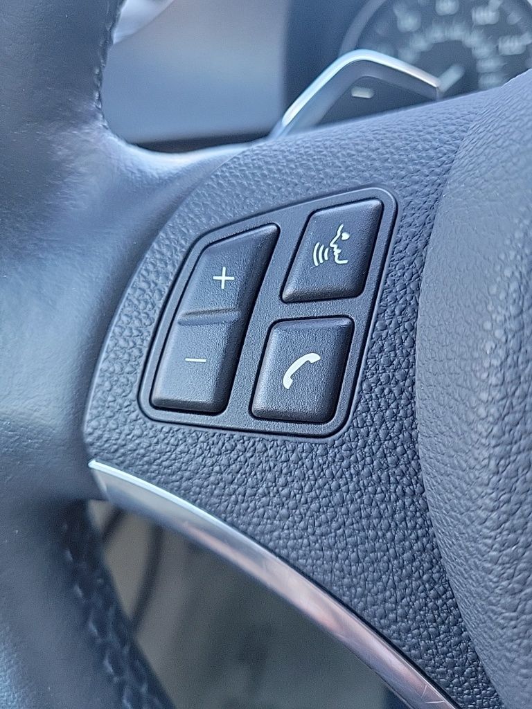 Thumbnail: 2011 BMW 3 Series - 35