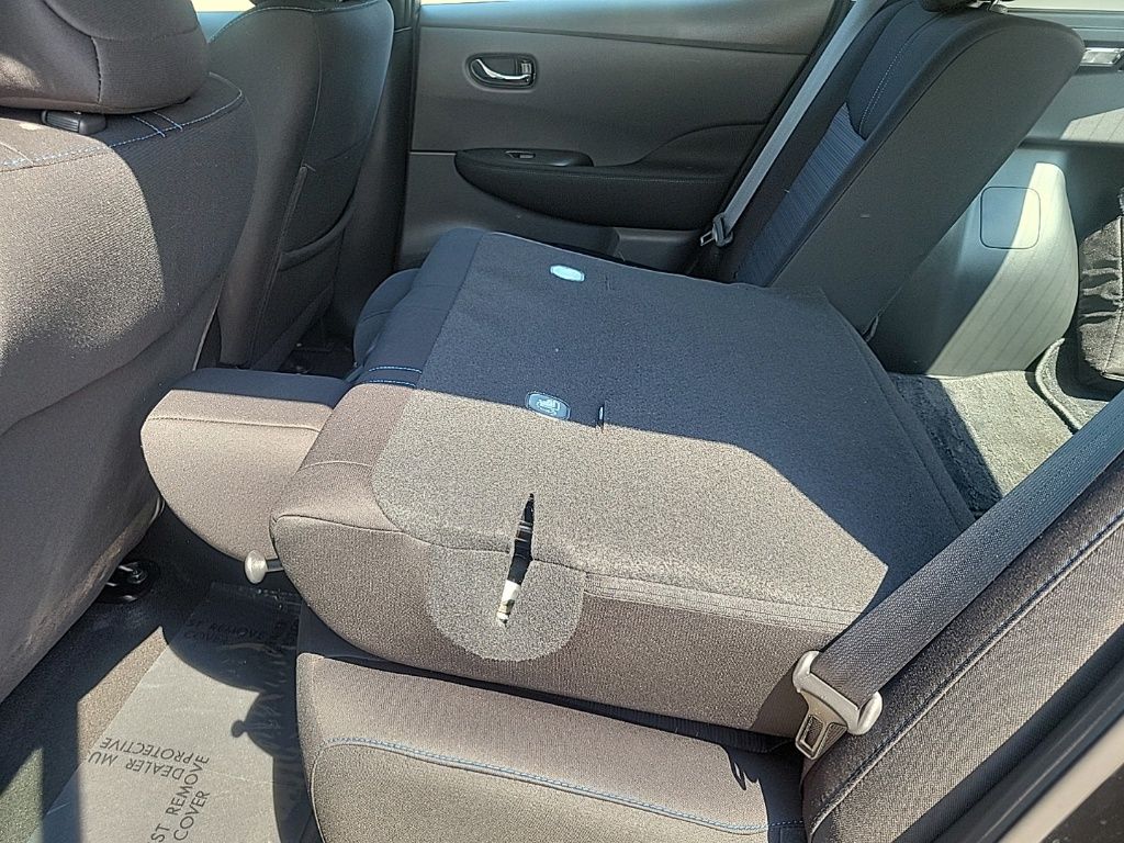 Thumbnail: 2023 Nissan Leaf - 17