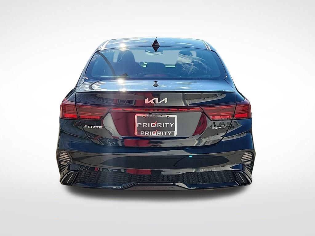 Thumbnail: 2023 Kia Forte - 4