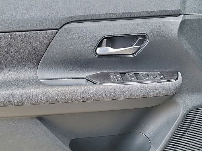 Thumbnail: 2025 Nissan Kicks - 21