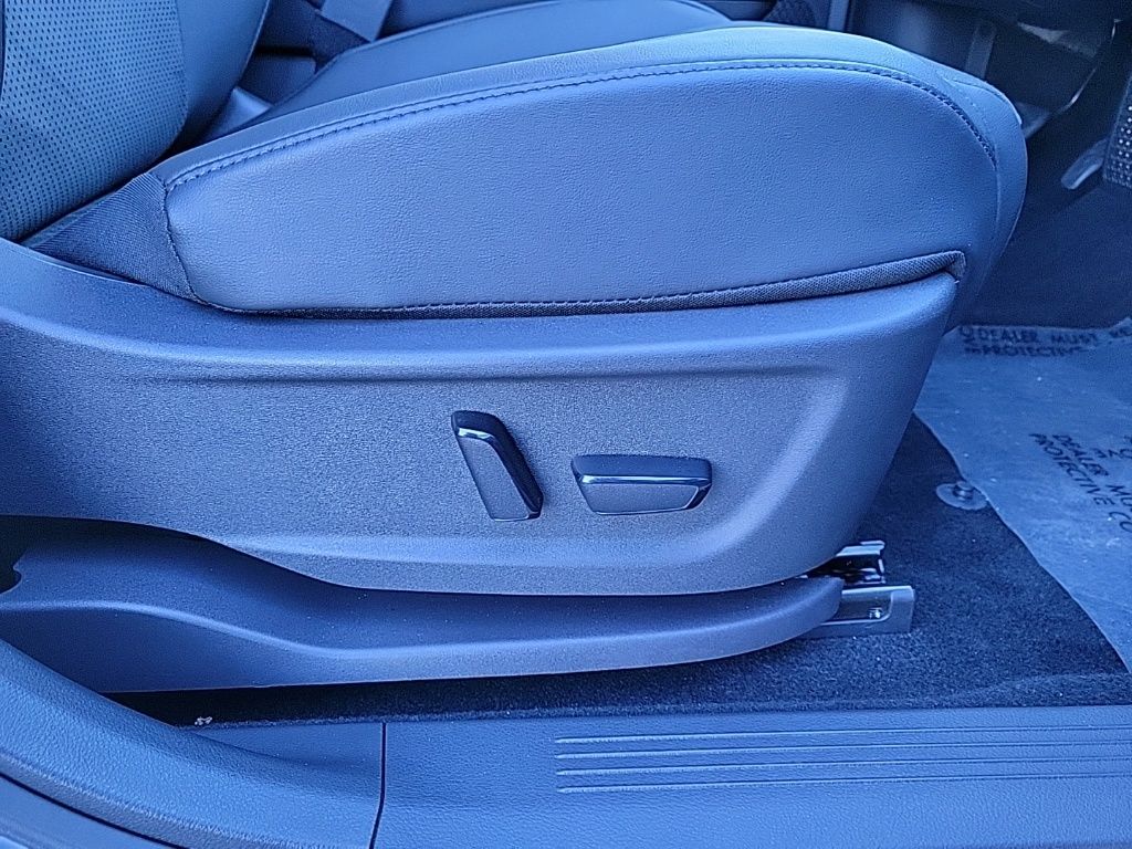 Thumbnail: 2023 Nissan Ariya - 17