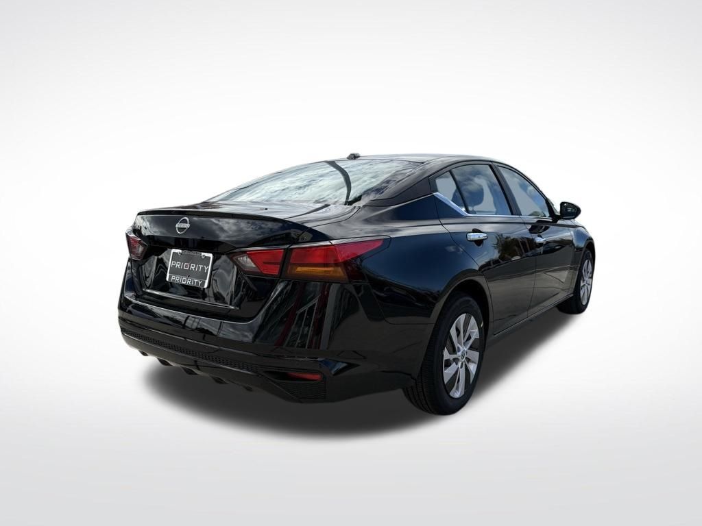 Thumbnail: 2025 Nissan Altima - 5