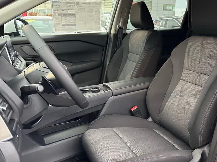 2025 Nissan Rogue SV 9
