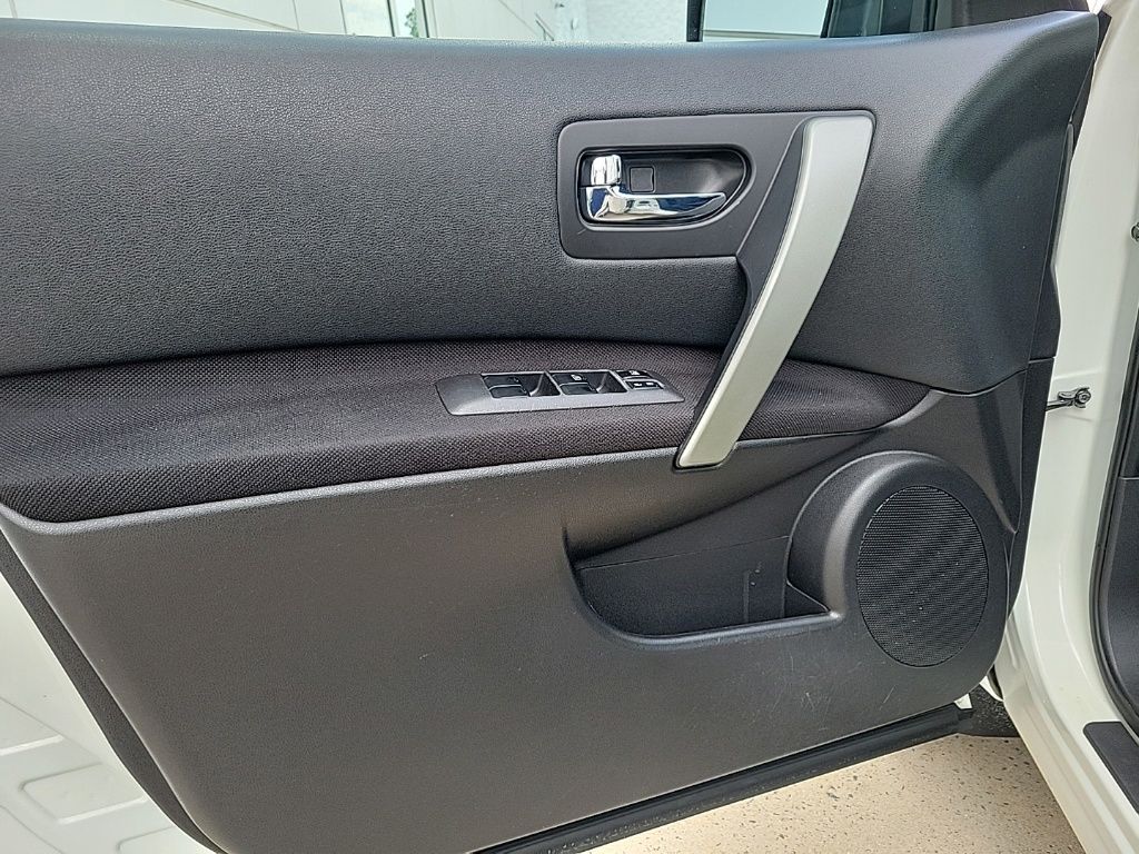Thumbnail: 2012 Nissan Rogue - 26