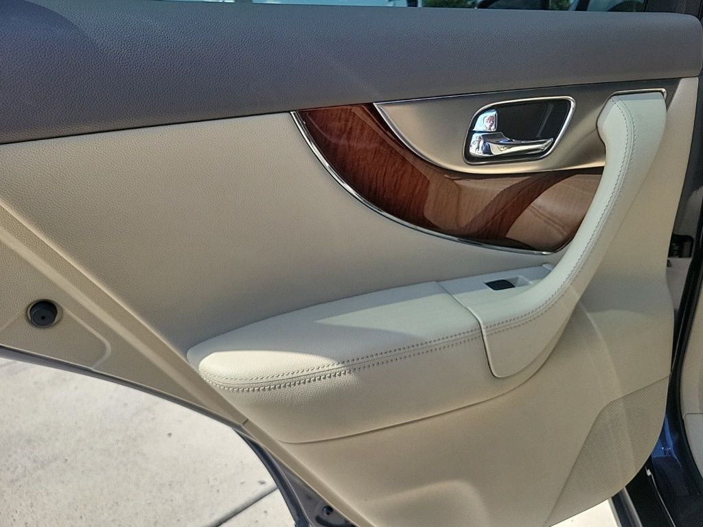 Thumbnail: 2011 INFINITI FX35 - 18