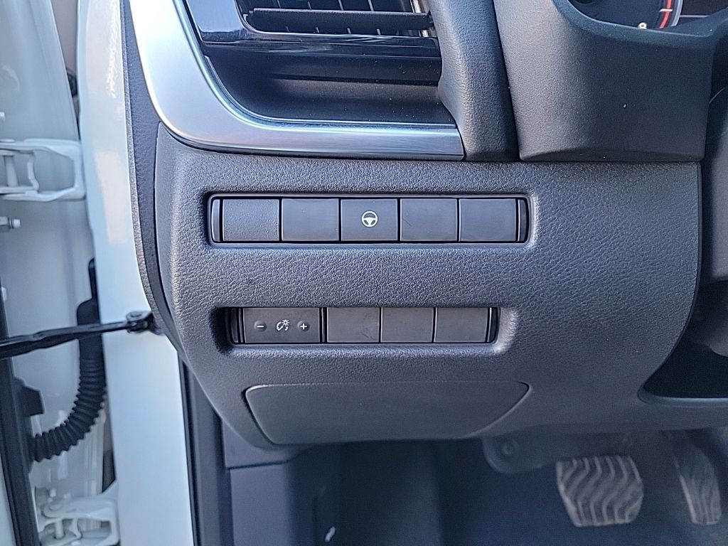 Thumbnail: 2023 Nissan Rogue - 32