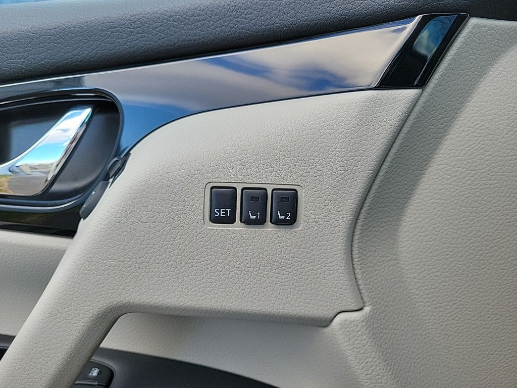 Thumbnail: 2022 Nissan Rogue Sport - 30