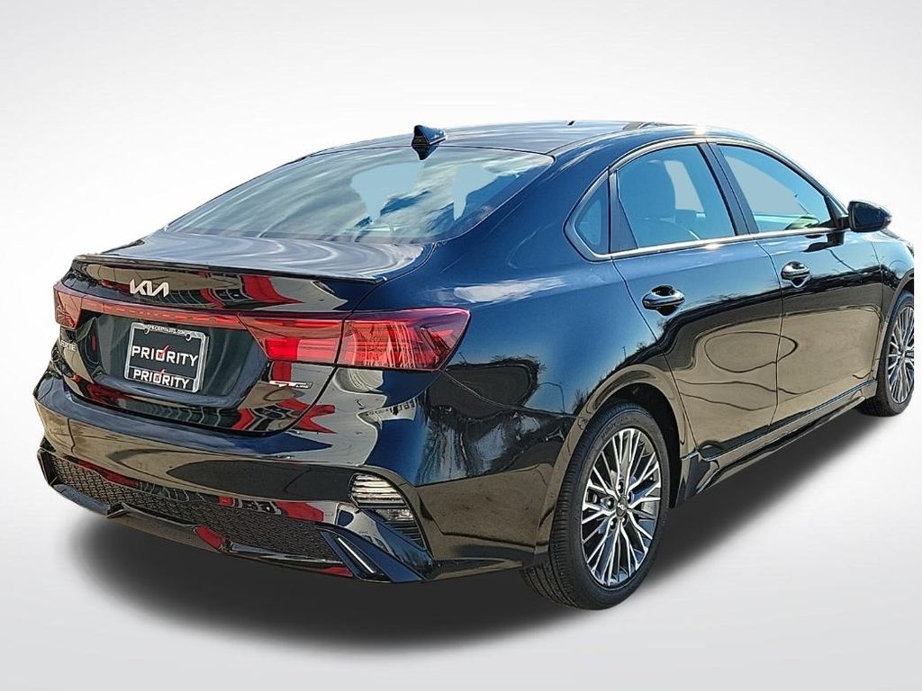 Thumbnail: 2023 Kia Forte - 5