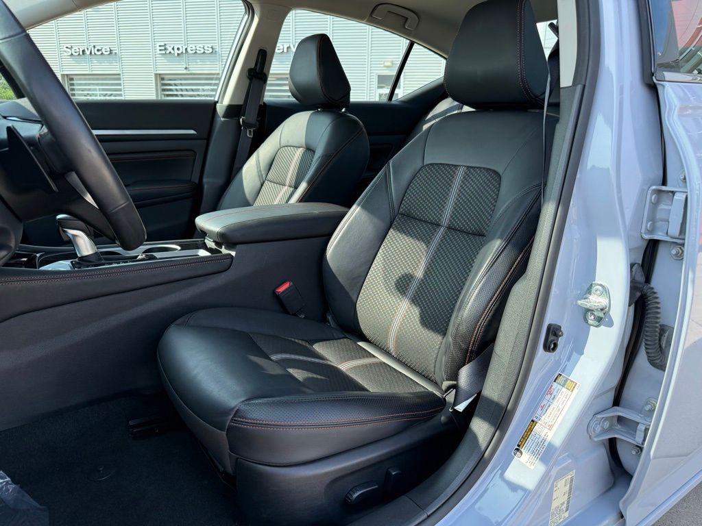 2023 Nissan Altima SR 11